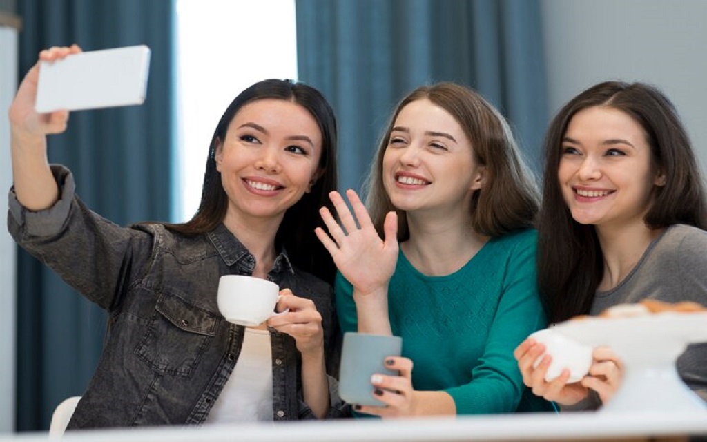 social media girls forum